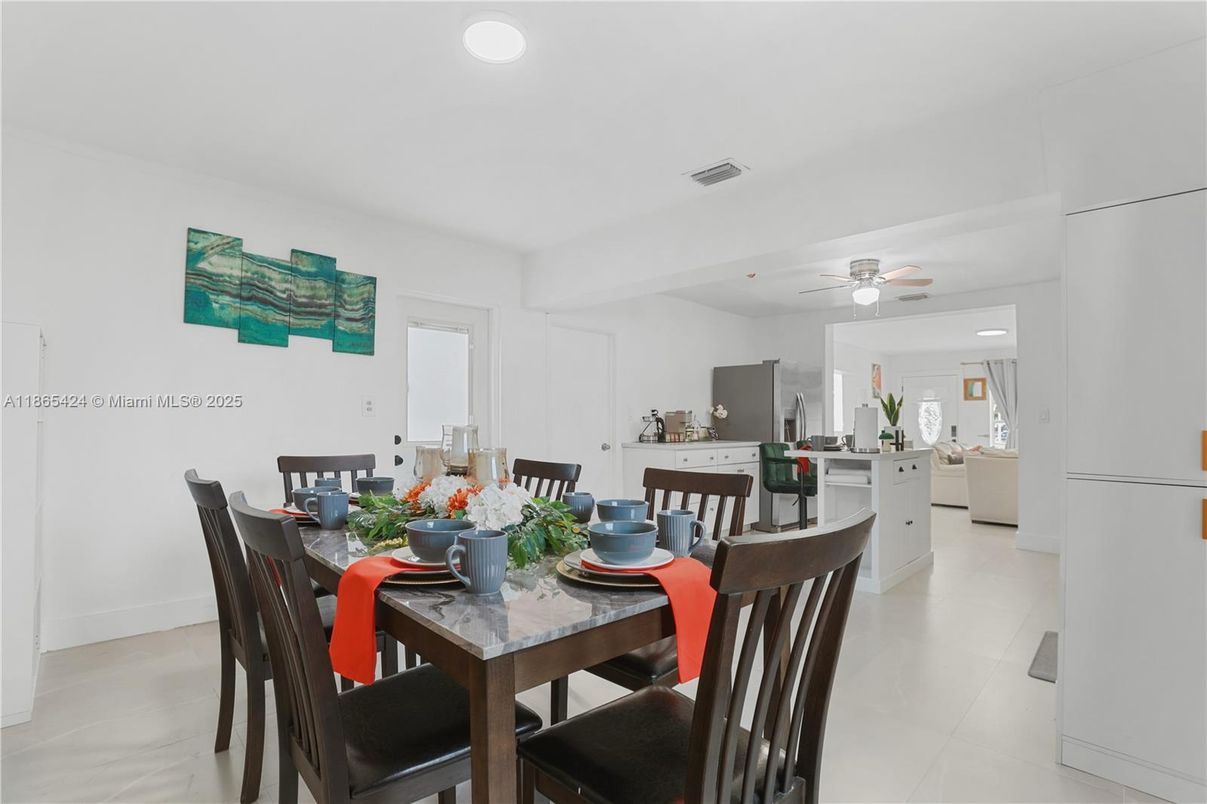 Dining room, Interior, Kitchen, Recessed Lighting