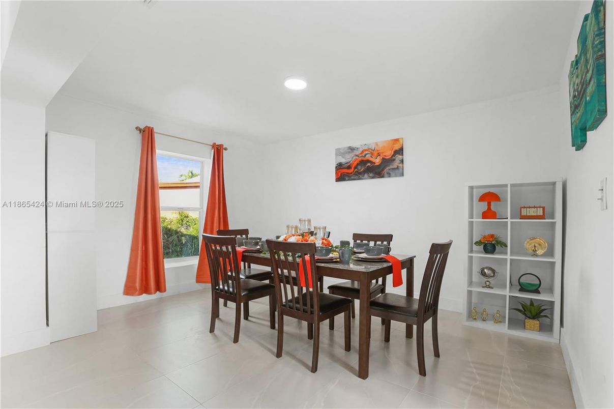 Dining room, Interior, Recessed Lighting