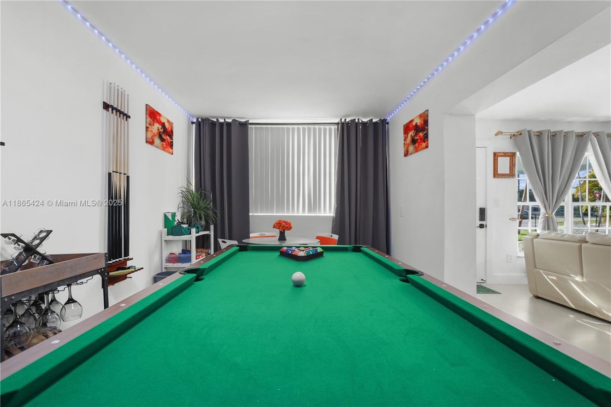 Billiard Table, Game Room, Interior
