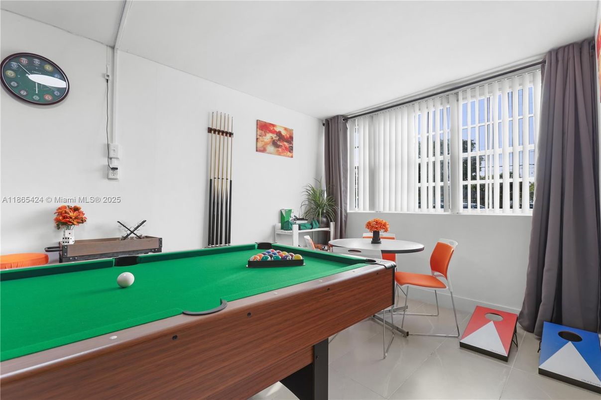 Billiard Table, Game Room, Interior