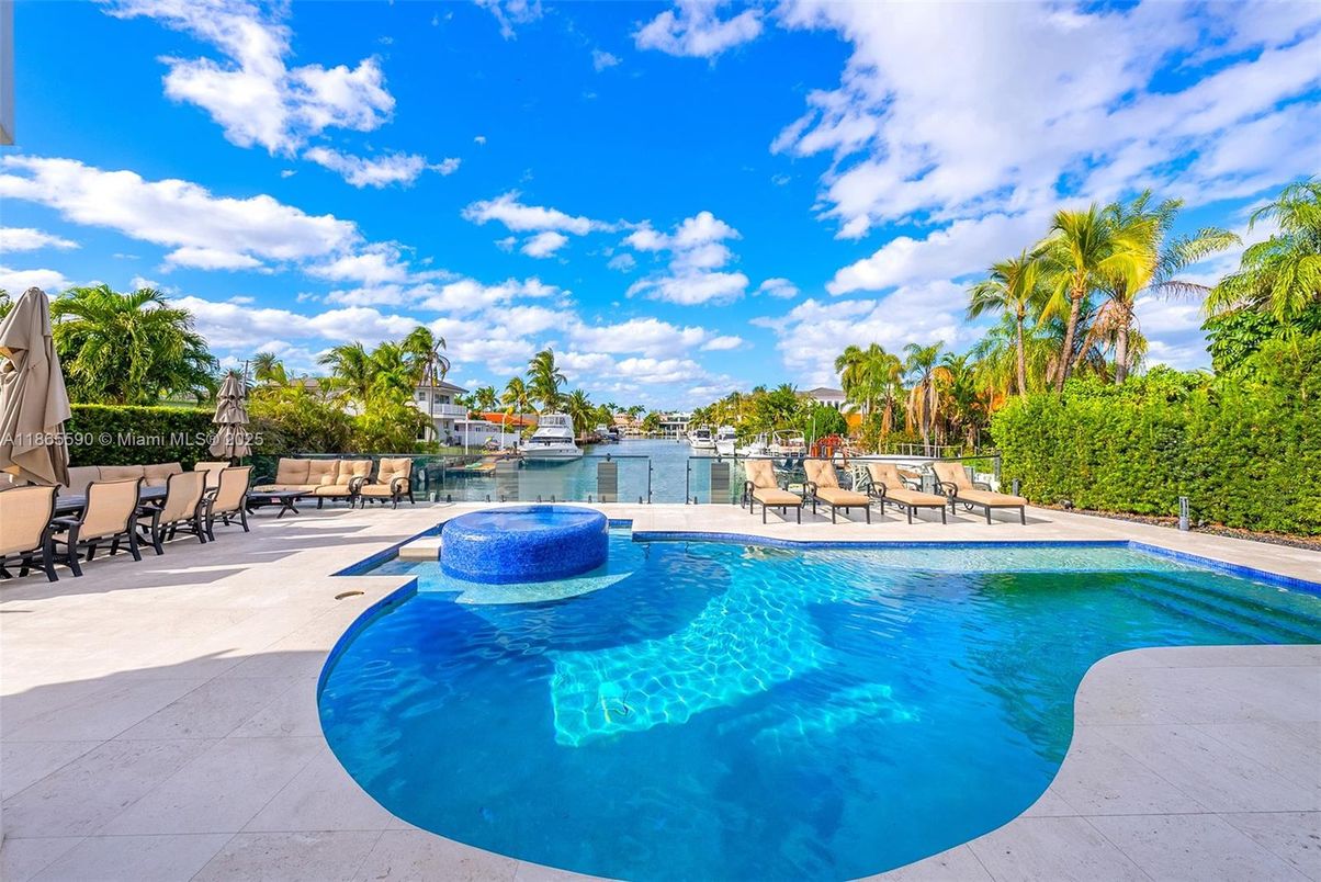 Exterior, Pool, Water