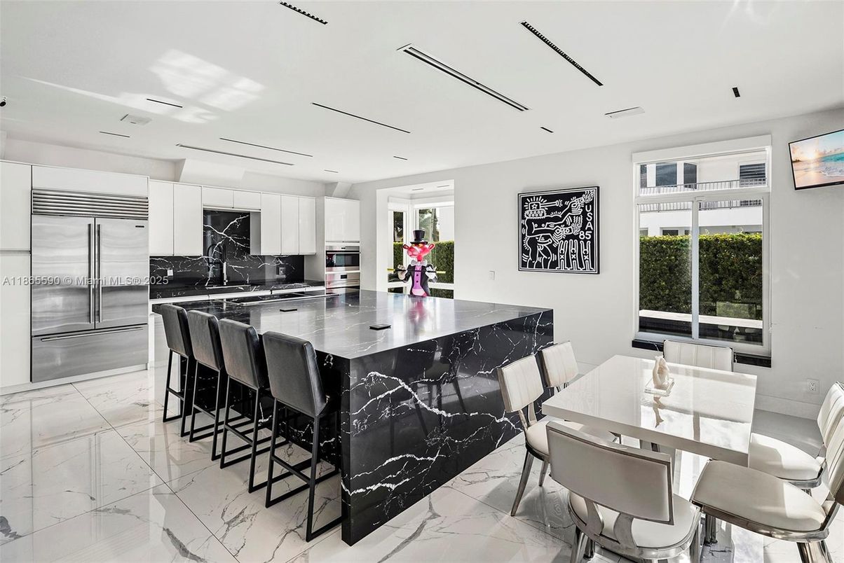 Dining room, Interior, Kitchen, Marble, Recessed Lighting, Stainless Steel Appliances