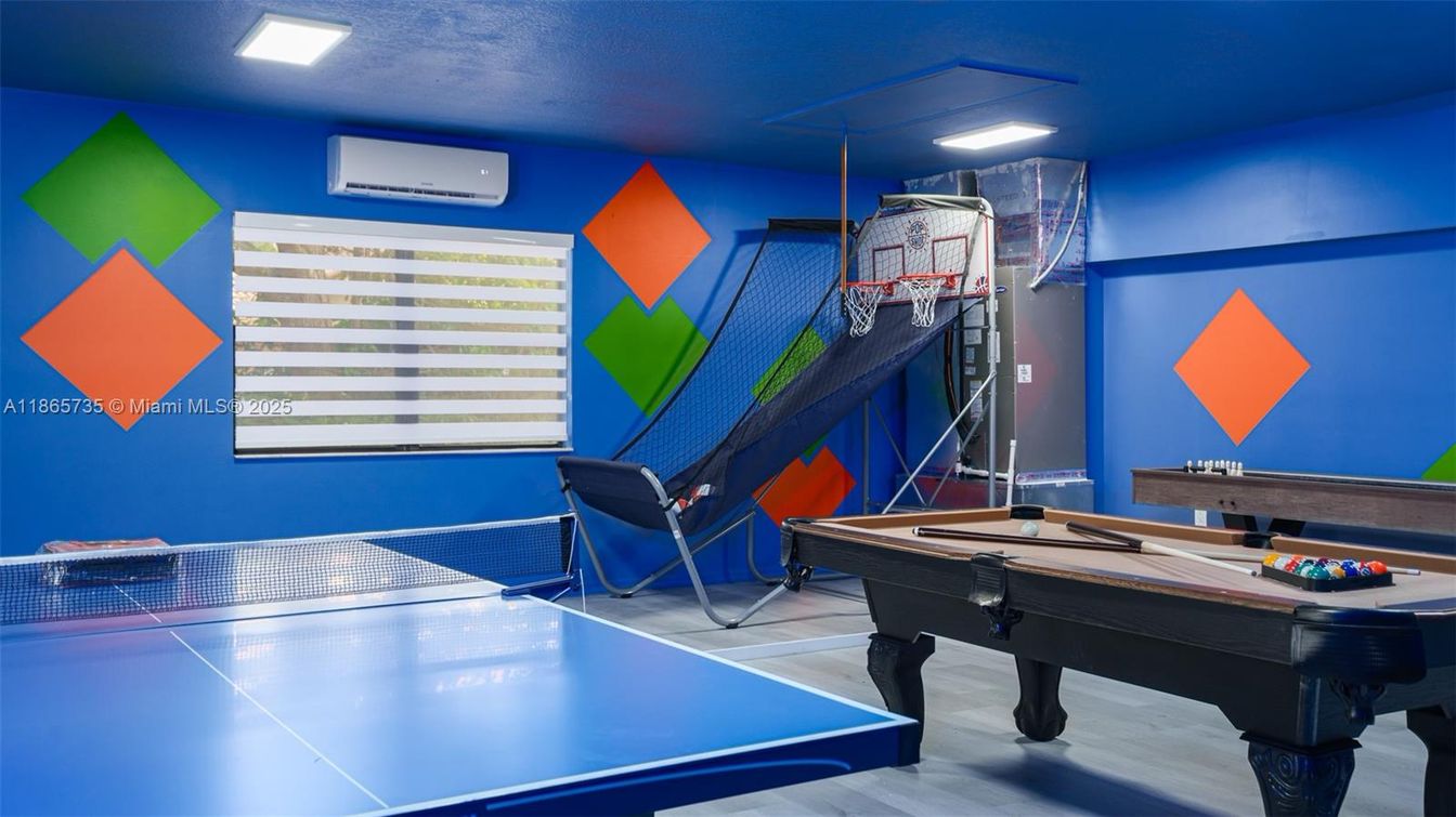 Billiard Table, Game Room, Interior, Recessed Lighting
