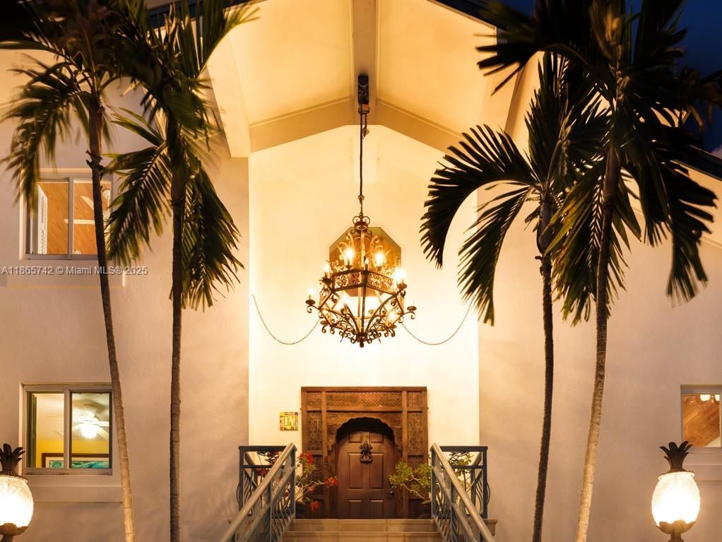Chandelier, Interior