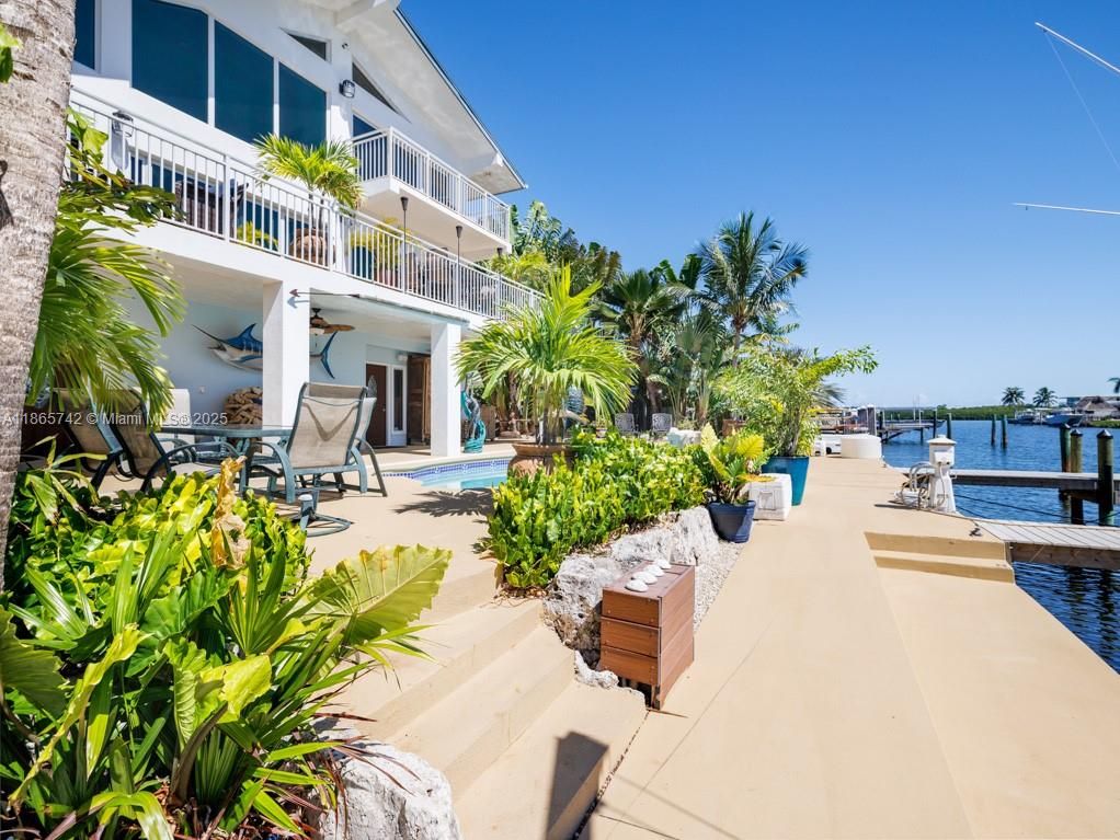 Exterior, Pool, Water