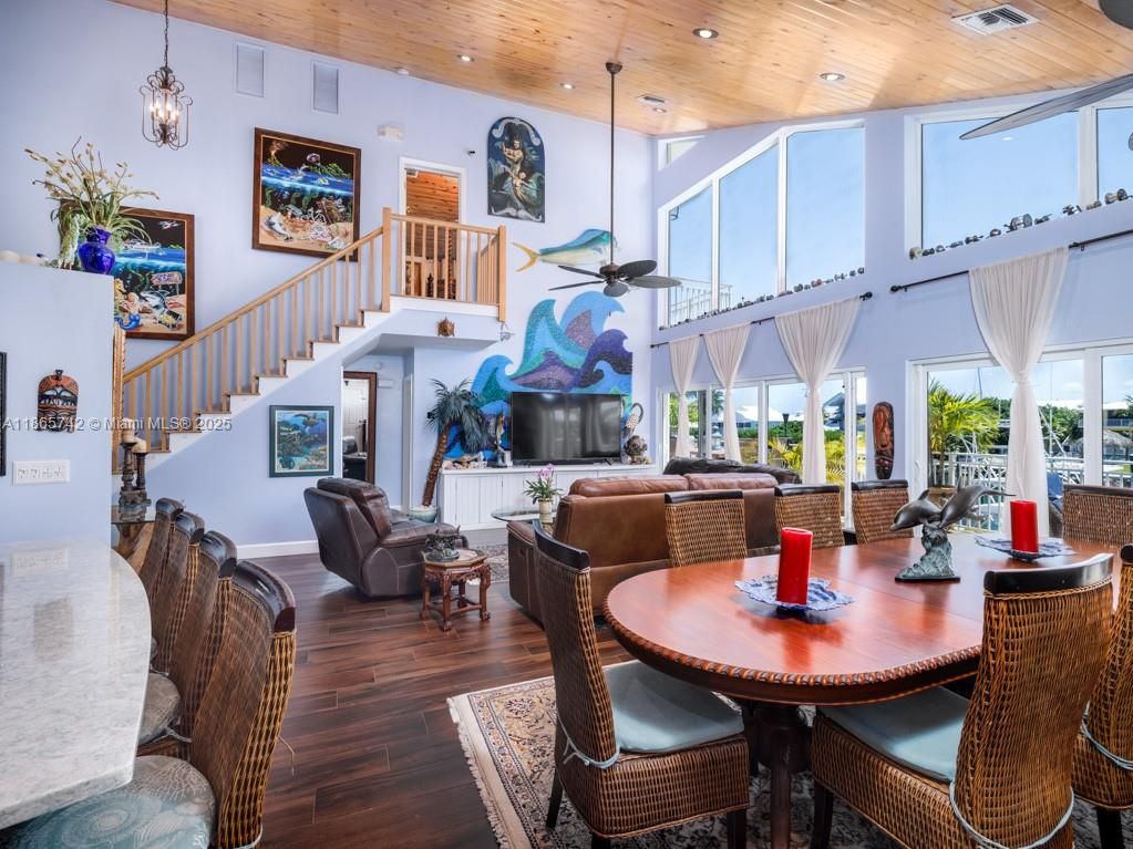 Dining room, Interior, Living room, Pendant Lights, Recessed Lighting, Wooden Ceilings, Wood Texture Flooring