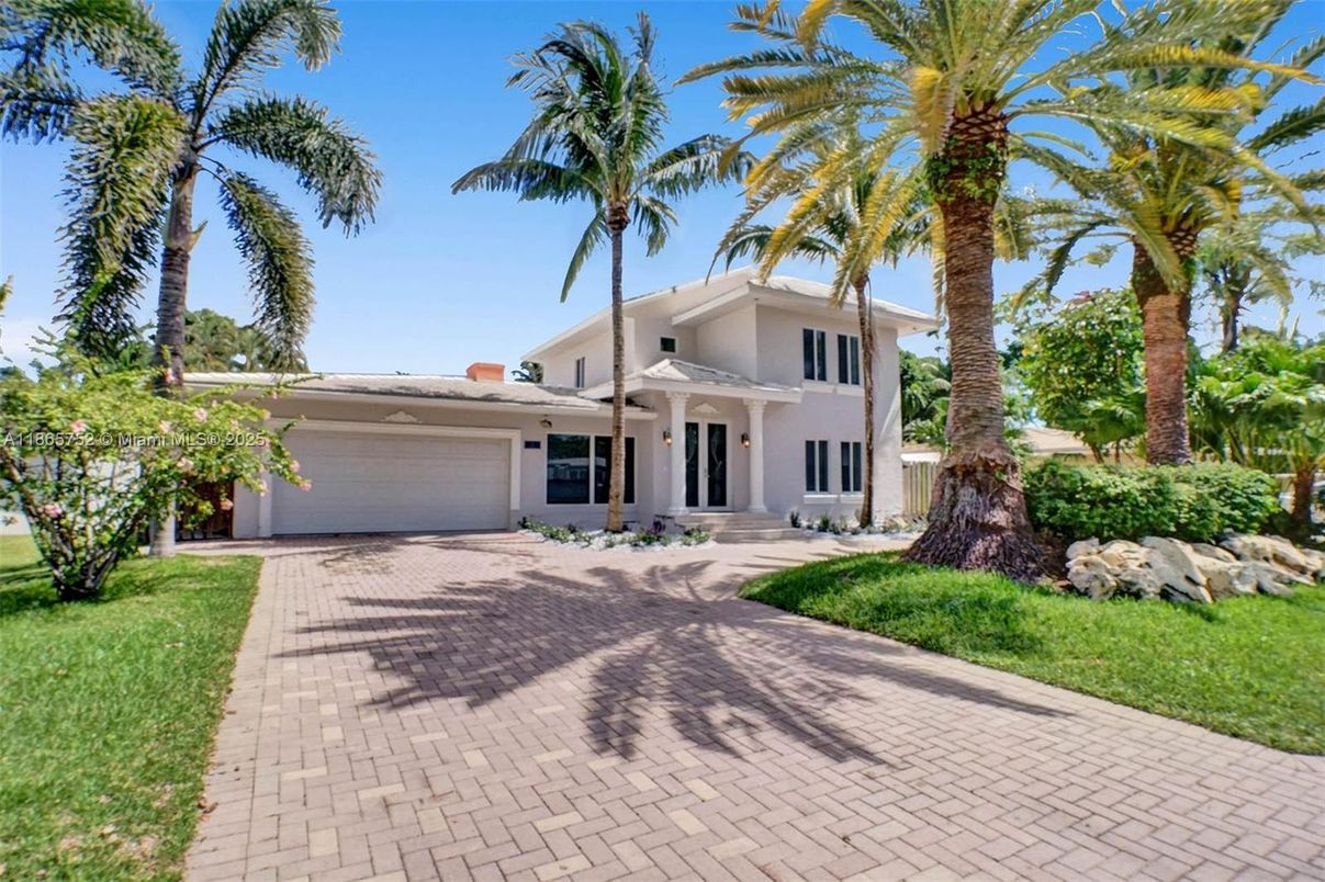 Attached, Exterior, Facade, Modern