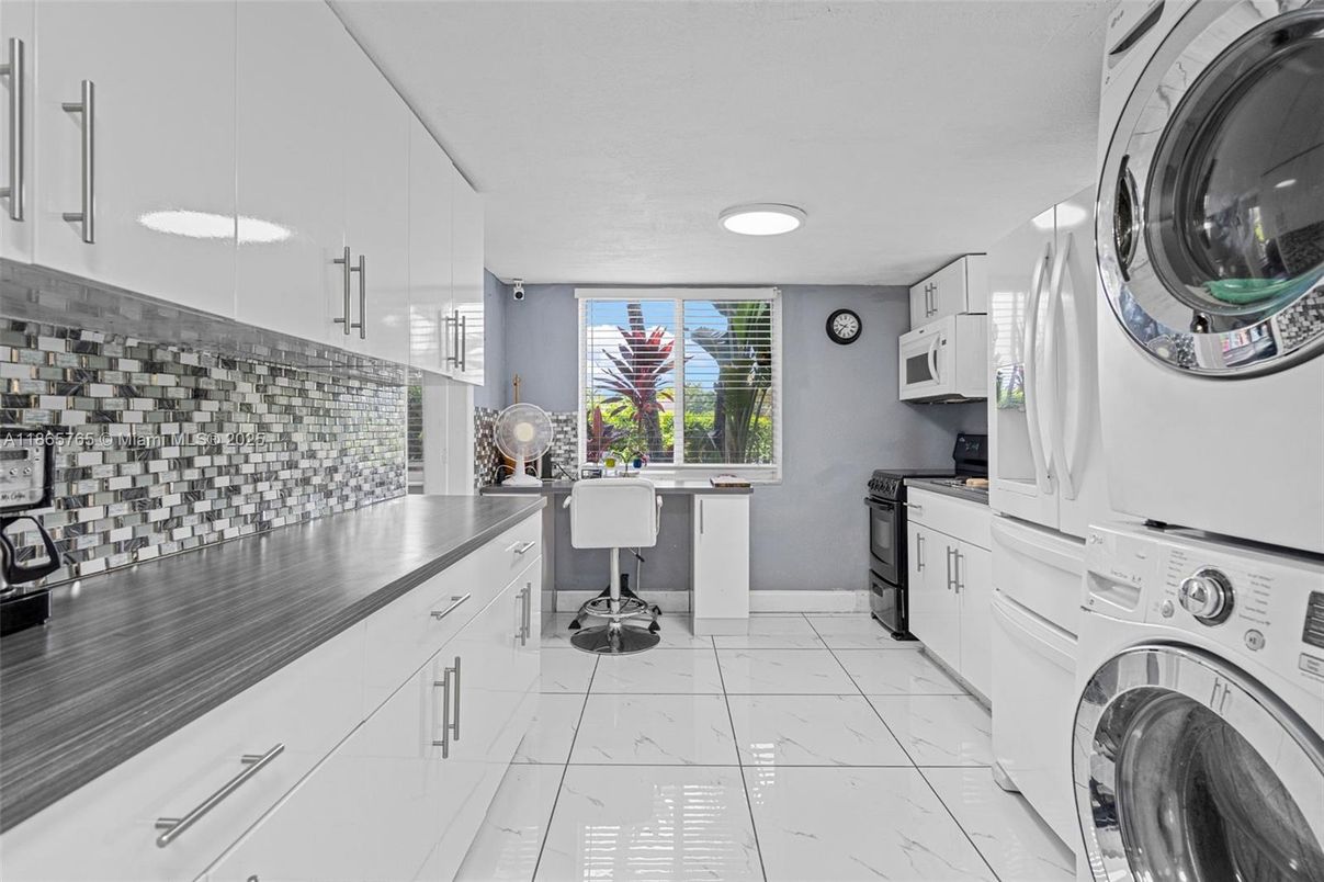 Interior, Marble, Recessed Lighting, Washer