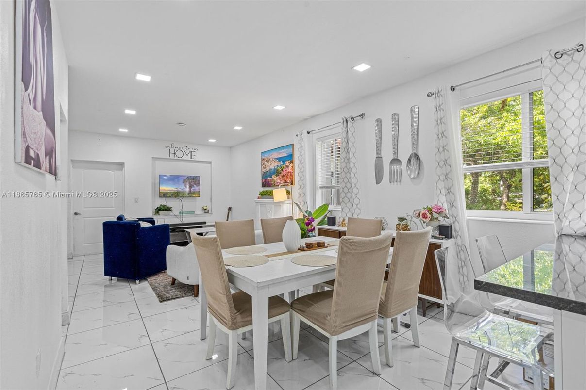 Dining room, Interior, Living room, Marble, Recessed Lighting