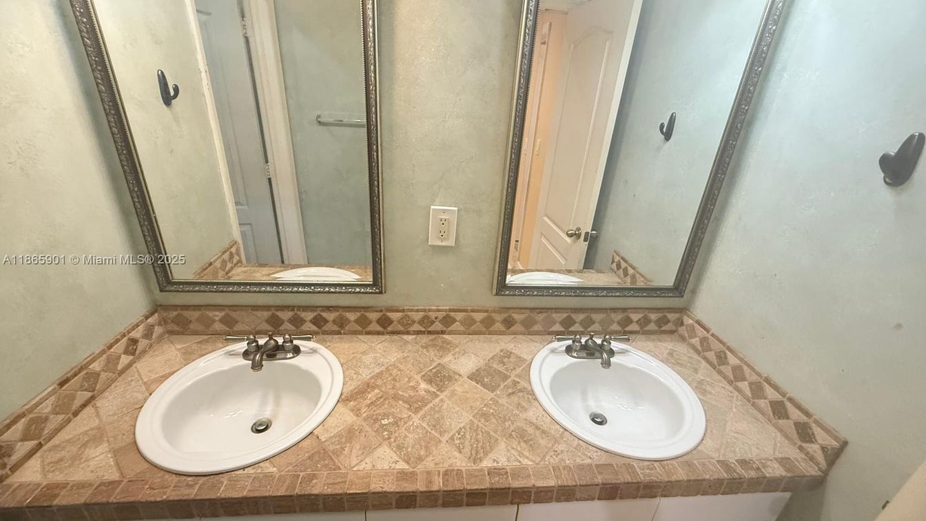 Bathroom, Interior, Tile Countertops