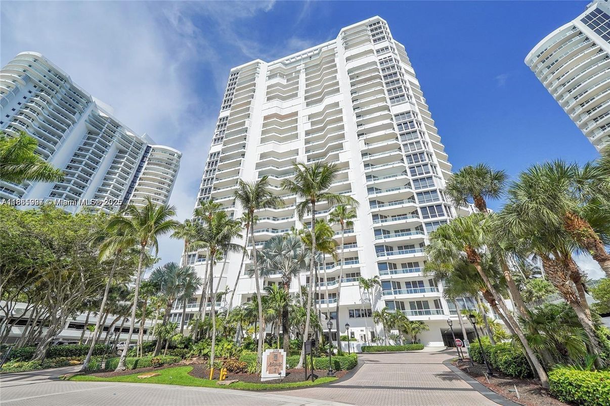 Exterior, Facade, Condo Building