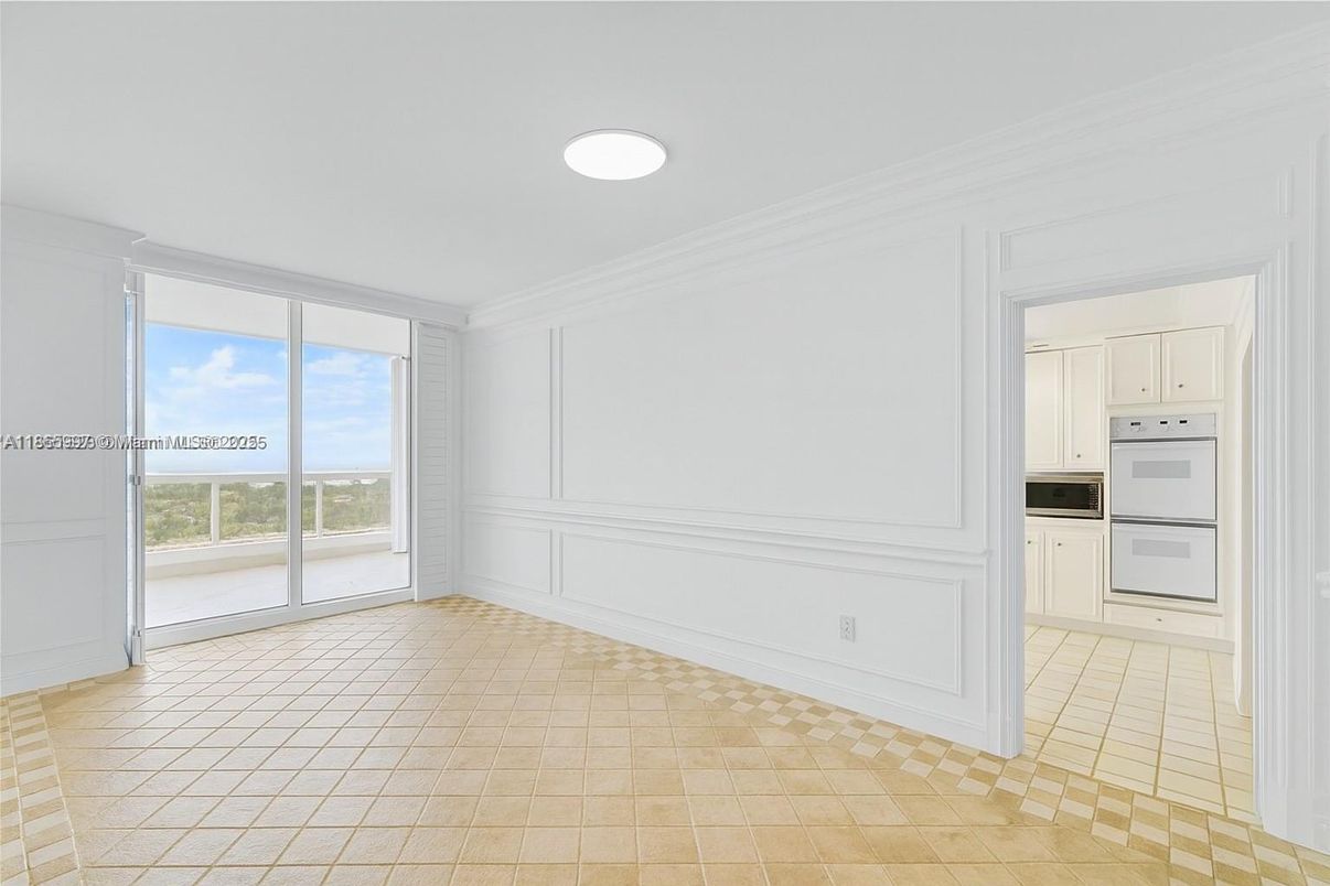 Empty room, Interior, Kitchen, Recessed Lighting