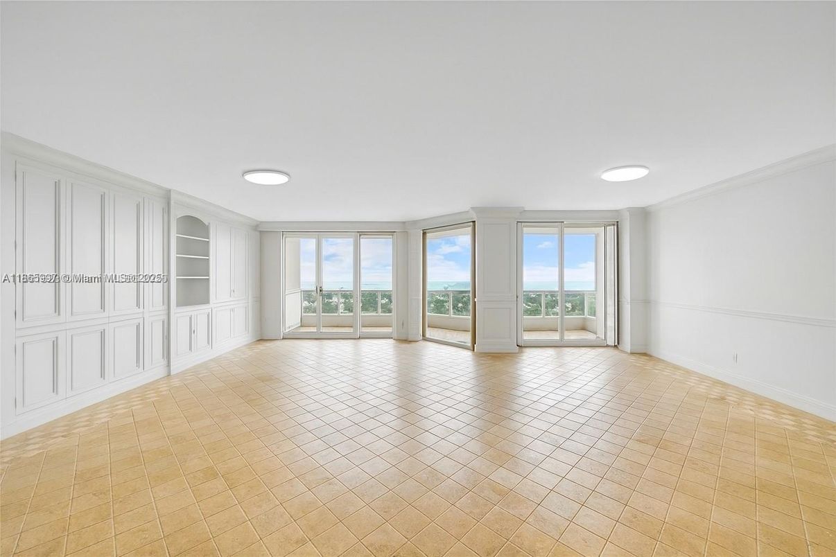 Empty room, Interior, Recessed Lighting