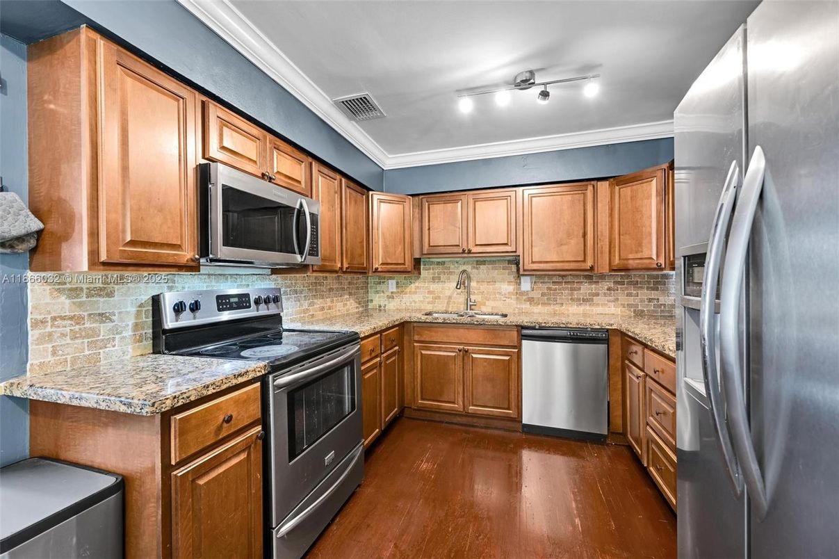 Interior, Kitchen, Stainless Steel Appliances, Wood Texture Flooring