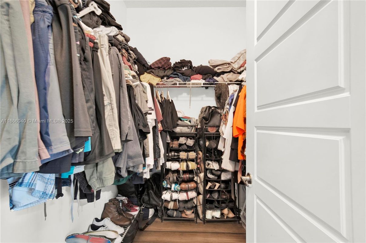 Interior, Walk-in Closets, Wood Texture Flooring