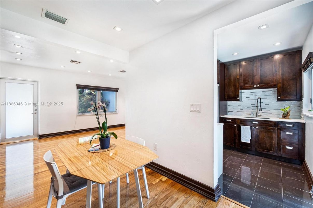 Dining room, Interior, Kitchen, Recessed Lighting, Wood Texture Flooring