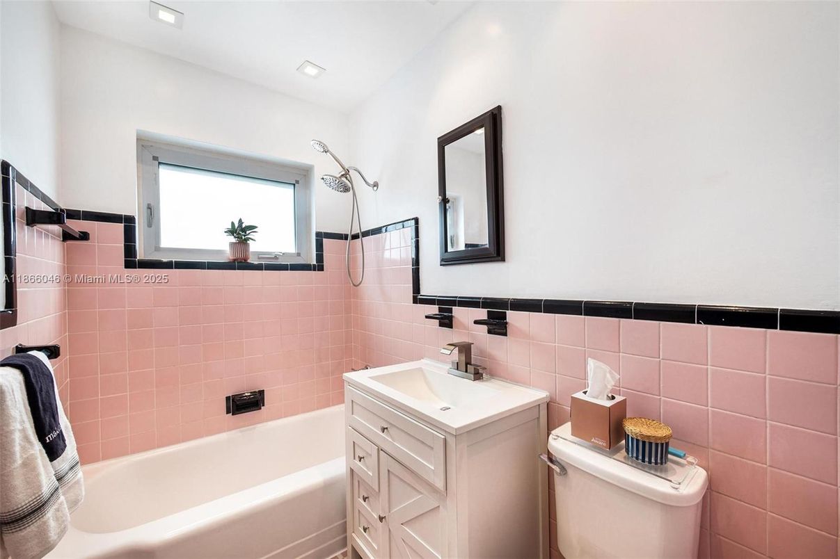 Bathroom, Interior, Recessed Lighting
