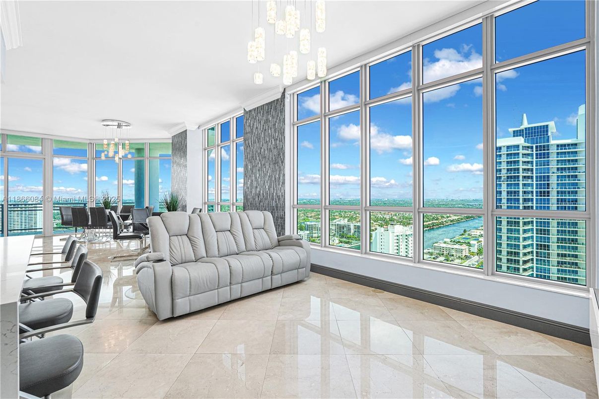 Interior, Pendant Lights, Sun Room, Water