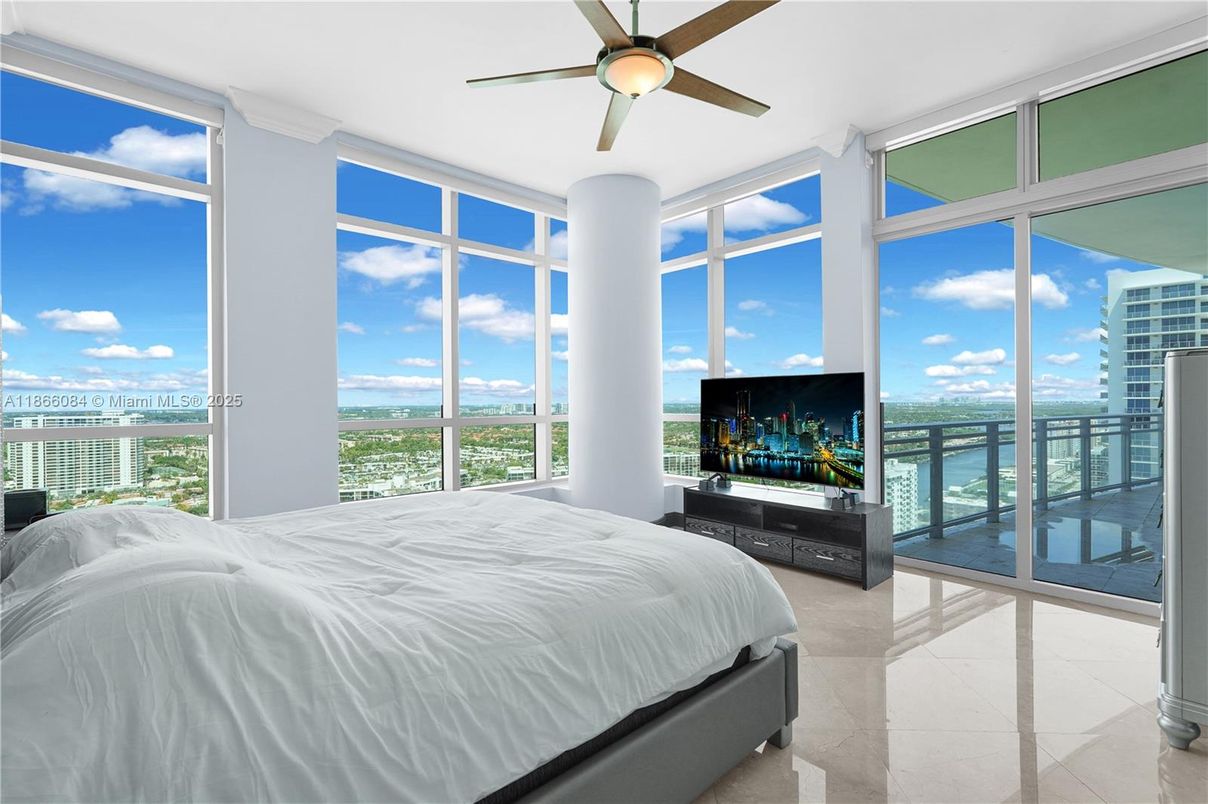 Bedroom, Interior, Sun Room, Water