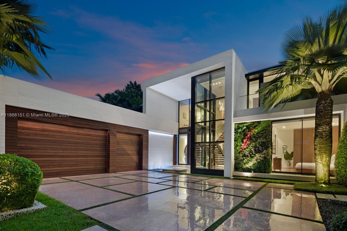 Attached, Exterior, Facade, Modern