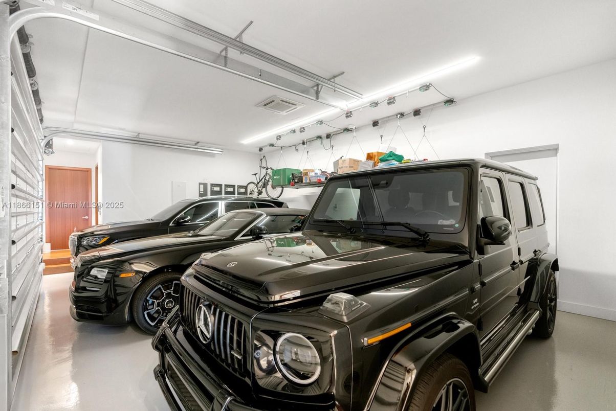 Garage, Interior