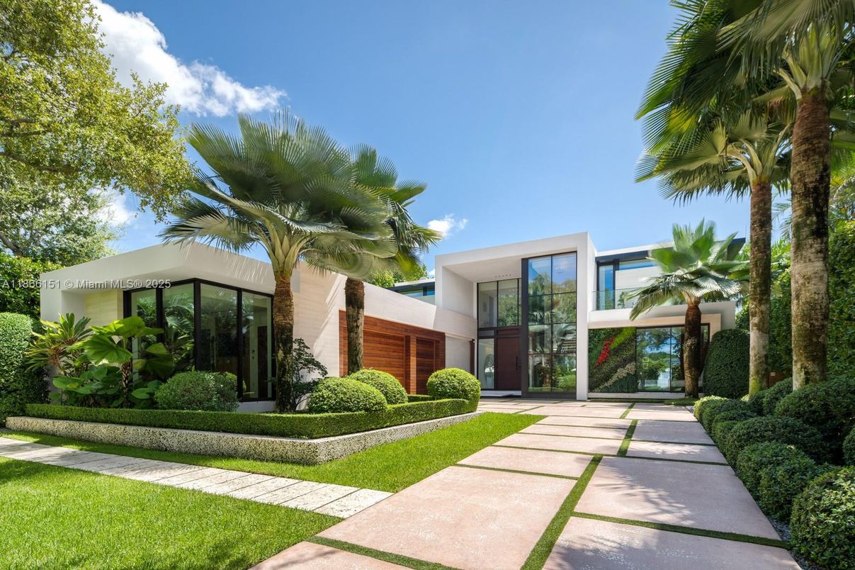 Backyard, Exterior, Facade, Modern