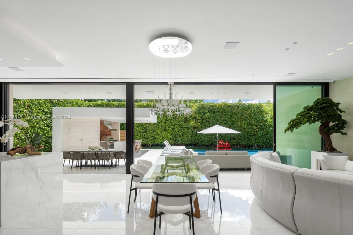 Dining room, Interior, Living room, Marble, Recessed Lighting