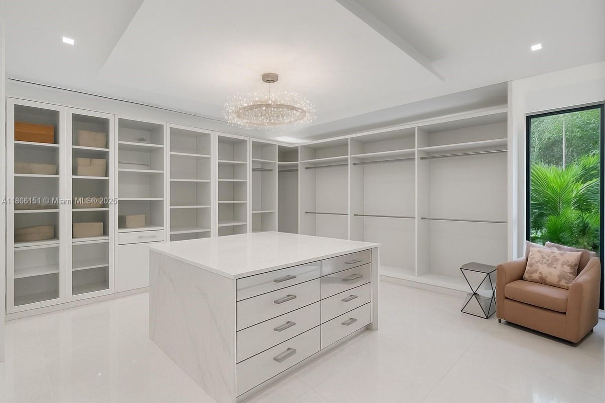 Chandelier, Interior, Recessed Lighting, Walk-in Closets