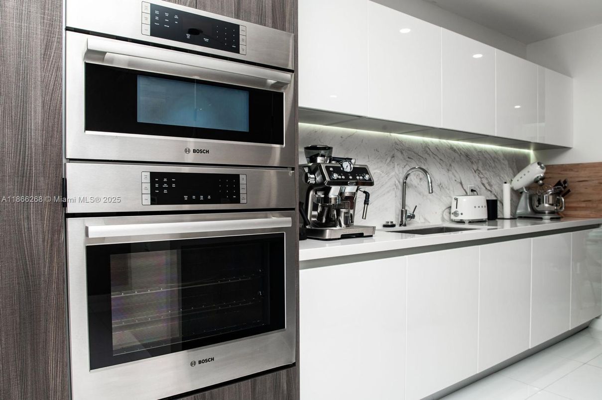 Interior, Kitchen, Stainless Steel Appliances
