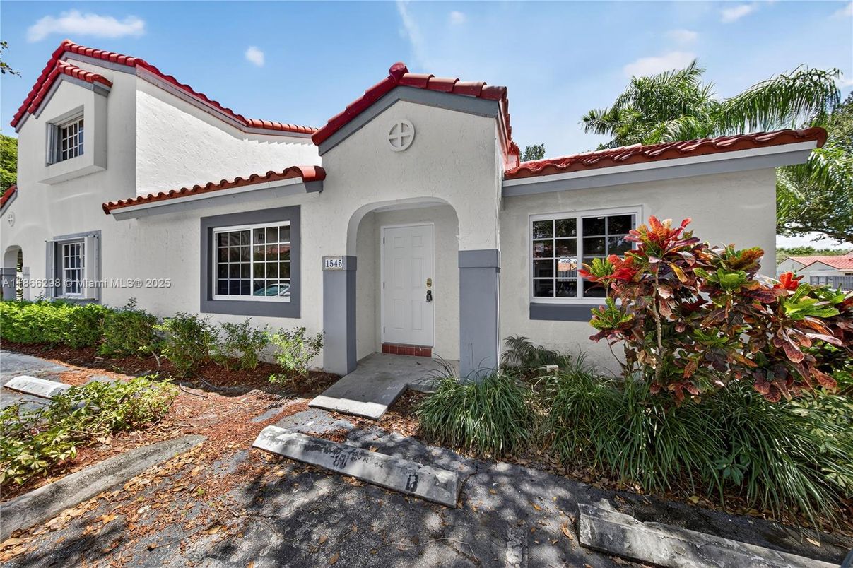 Exterior, Facade, Spanish Mediterranean