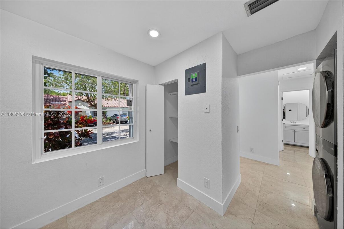 Interior, Recessed Lighting, Utility Closets, Washer