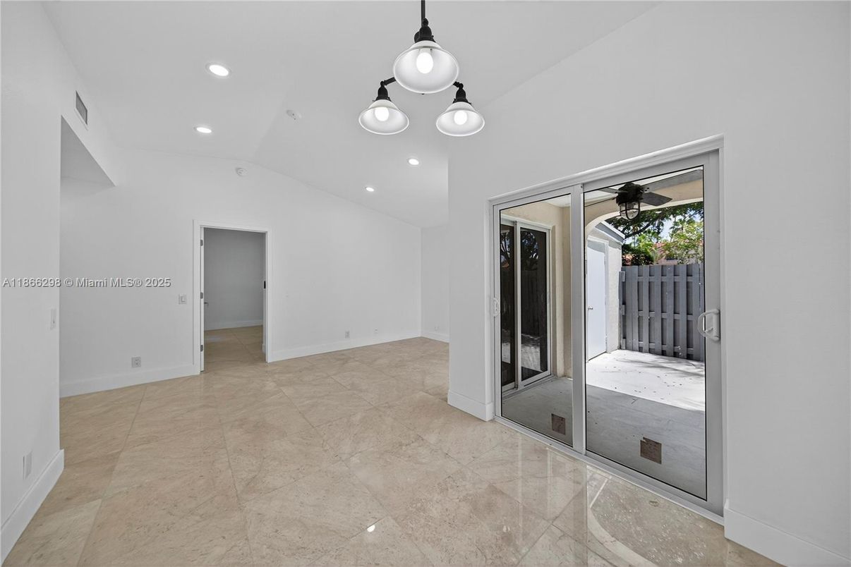Empty room, Interior, Pendant Lights, Recessed Lighting