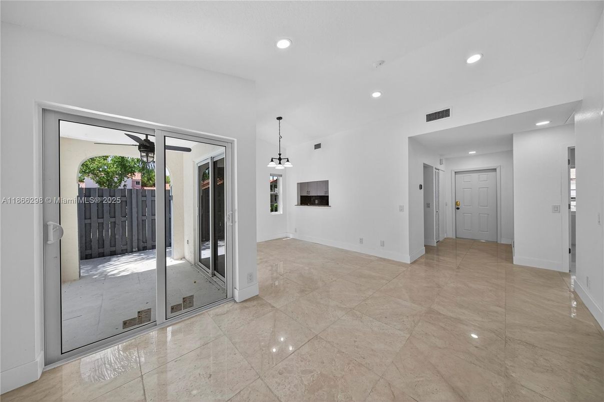 Empty room, Interior, Pendant Lights, Recessed Lighting