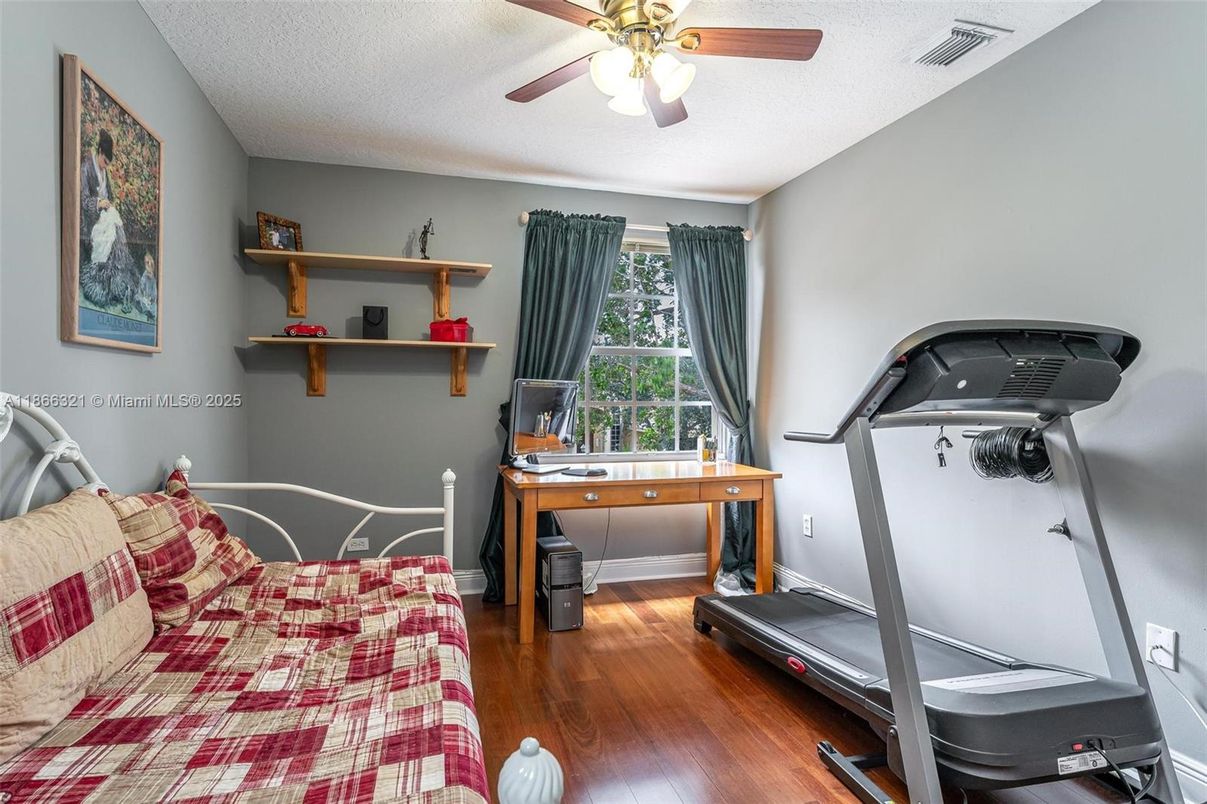 Bedroom, Fitness Equipment, Interior, Wood Texture Flooring