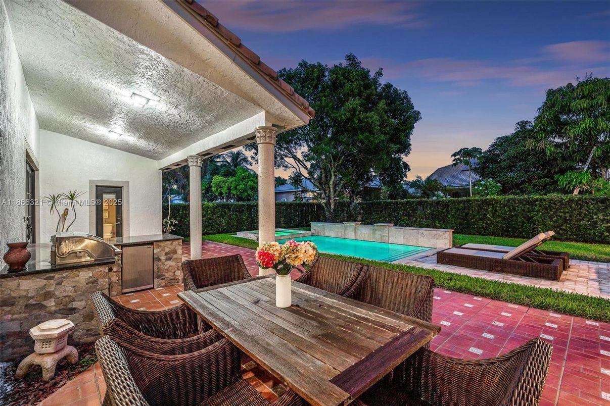 Exterior, Outdoor Kitchen, Pool