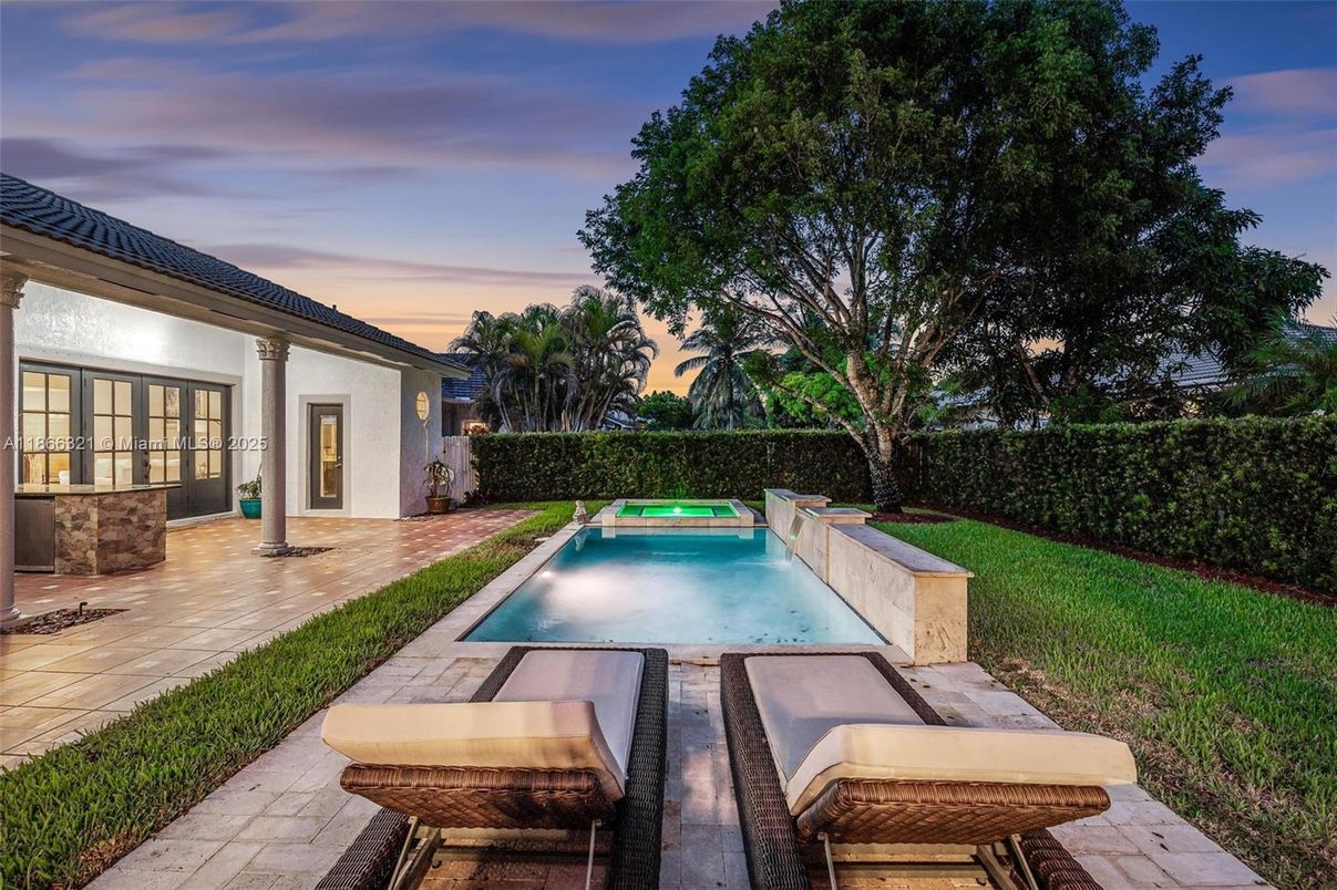 Exterior, Pool