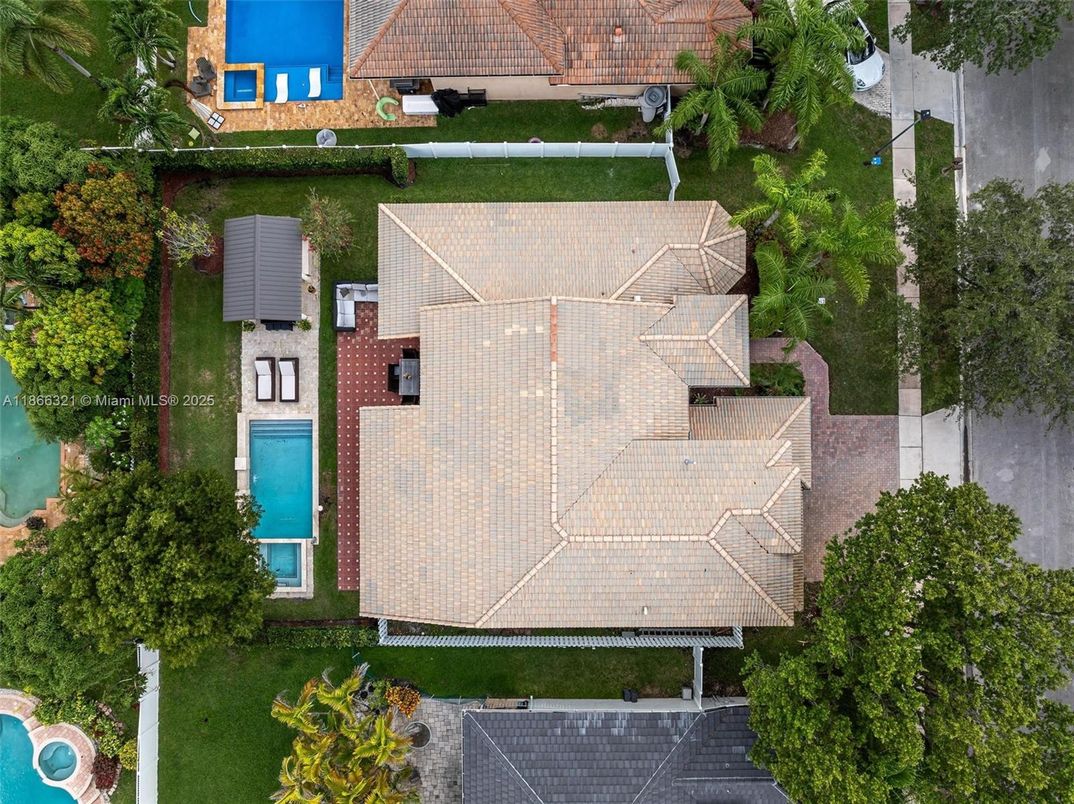 Exterior, Drone