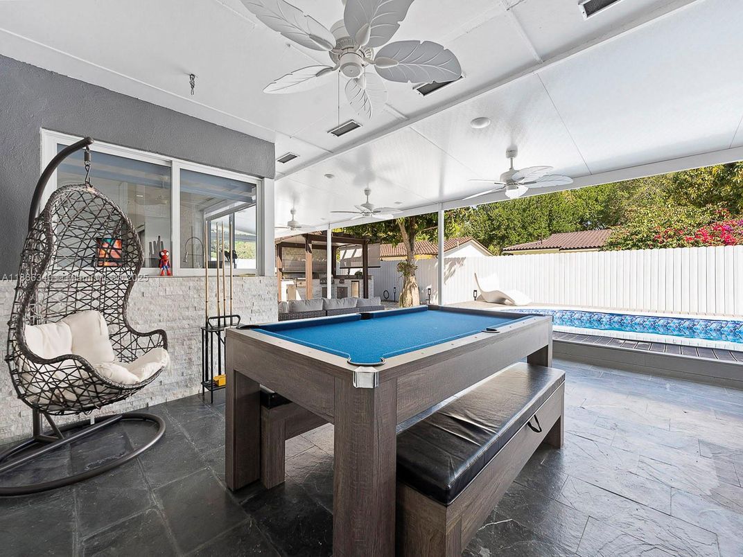 Billiard Table, Game Room, Interior
