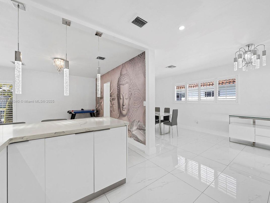 Chandelier, Dining room, Interior, Marble, Pendant Lights, Recessed Lighting