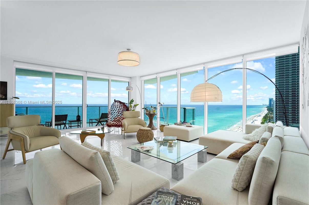 Interior, Living room, Water