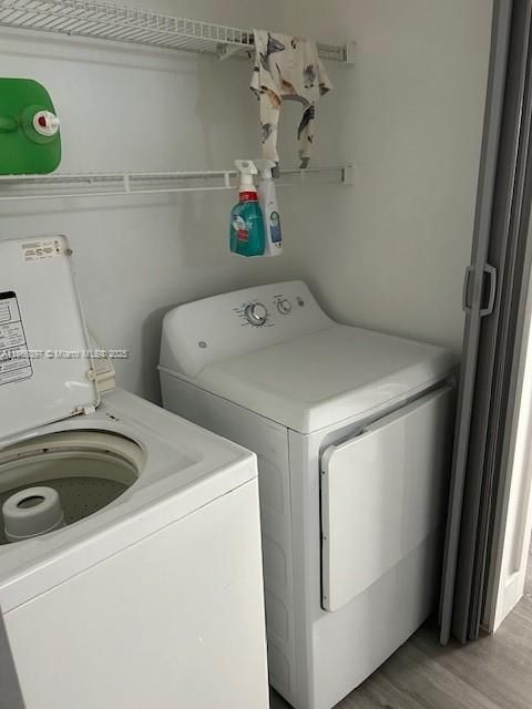 Interior, Washer, Wood Texture Flooring
