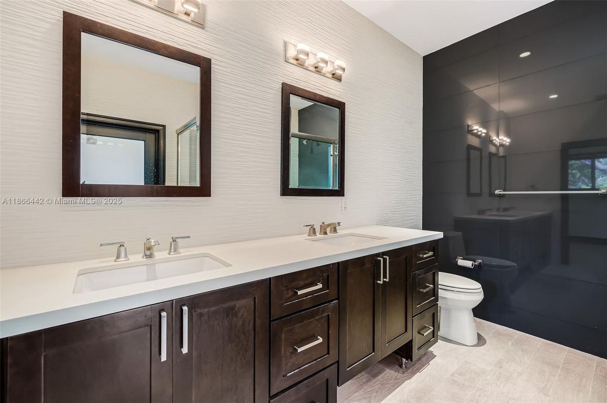 Bathroom, Dual Sink Vanities, Interior, Recessed Lighting