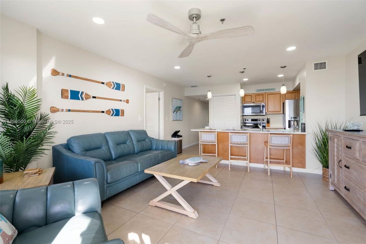 Interior, Kitchen, Living room, Pendant Lights, Recessed Lighting, Stainless Steel Appliances