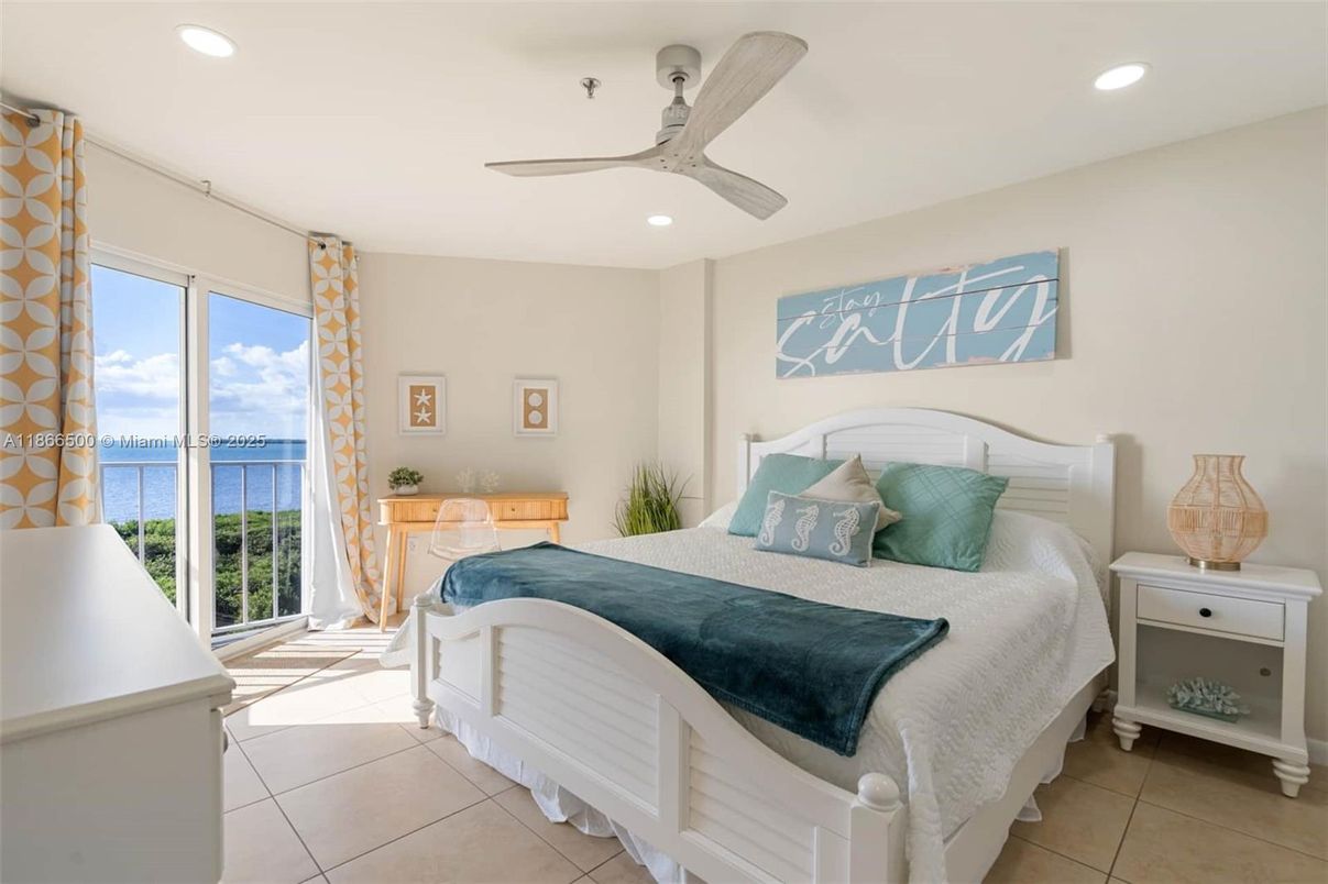 Bedroom, Interior, Recessed Lighting, Water