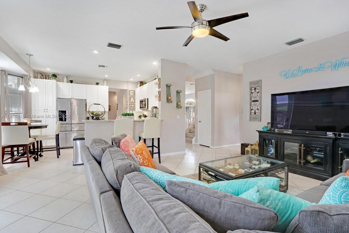 Dining room, Interior, Kitchen, Living room, Pendant Lights, Recessed Lighting, Stainless Steel Appliances