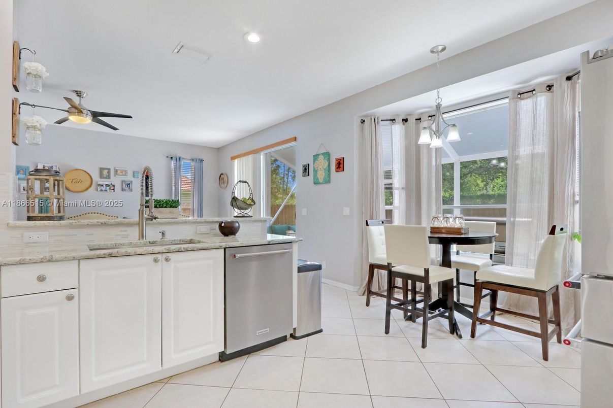 Dining room, Interior, Kitchen, Pendant Lights, Recessed Lighting