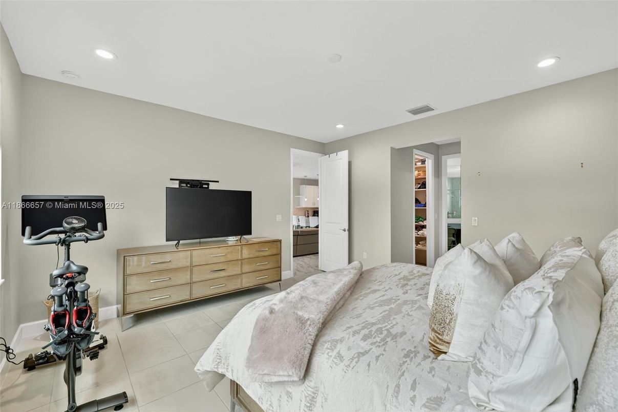 Bedroom, Fitness Equipment, Interior, Recessed Lighting