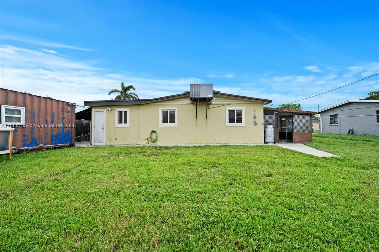 Backyard, Exterior