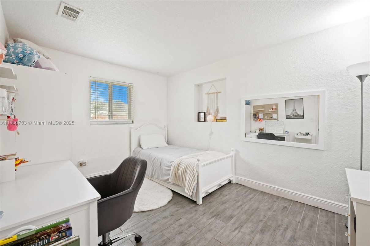 Bedroom, Home Office, Interior, Wood Texture Flooring