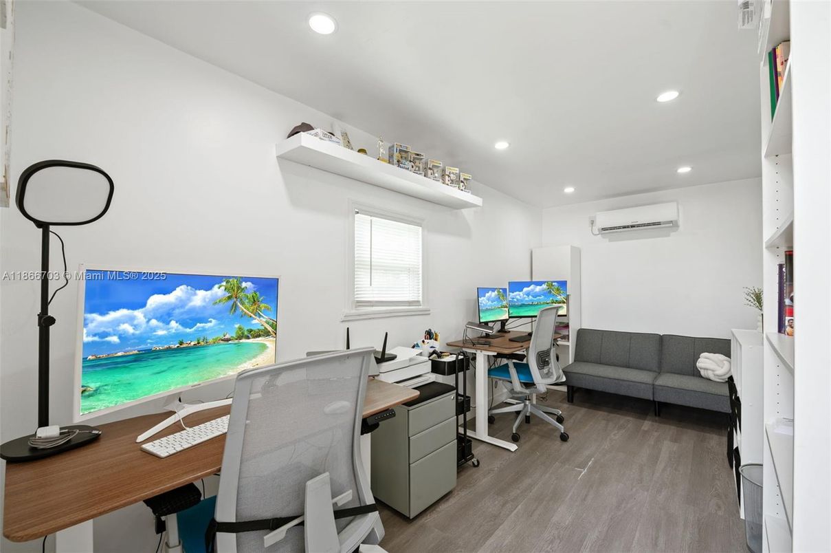 Home Office, Interior, Recessed Lighting, Wood Texture Flooring